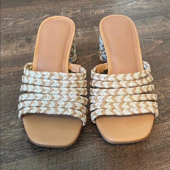 Universal Thread Tan and Cream Heeled Sandals - Picture 2 of 5